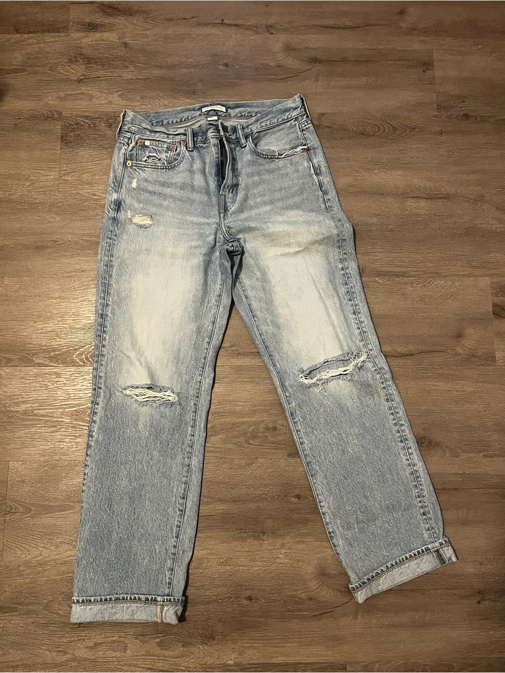 AE77 low rise baggy size 6 Light Blue Distressed Women’s Jeans